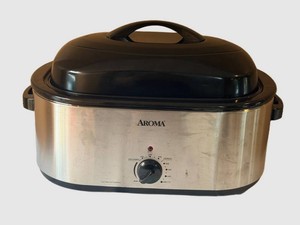 Roaster Oven - Aroma ART-712SBH Turns on