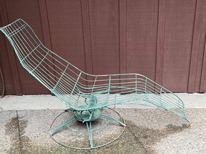 Chaise Lounge - Vintage Homecrest Siesta Banana Swivel Base