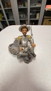 Figurine- Resting Knight (#623400)