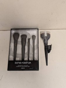 NEW SONIA KASHUK COMPLETE FACE BRUSH SET & POWDER BLENDING BRUSH