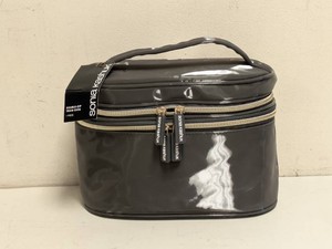 NEW SONIA KASHUK DOUBLE ZIP TRAIN CASE