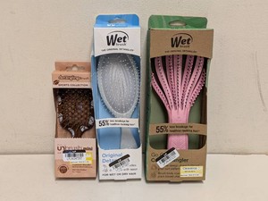 (3) NEW WET BRUSH ASSORTED BRUSHES
