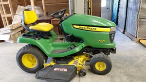 JOHN DEERE X320 RIDING LAWN MOWER