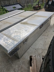 DIAMOND PLATED TRAILFX SINGLE LID CROSSOVER BOX  TRUCK BED TOOL BOX