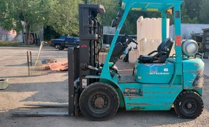 MITSUBISHI GREEN FORK LIFT