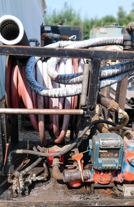STEEL FRAMED OIL PUMP WITH HOSE