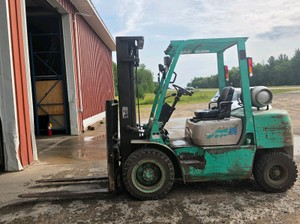 MITSUBISHI GREEN FORK LIFT