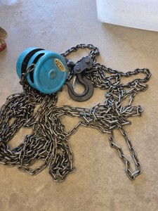 WEL-BUILT CHAIN HOIST