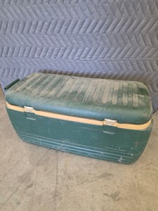 LARGE IGLOO COOLER