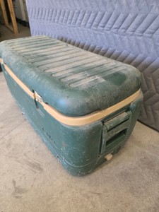 LARGE IGLOO COOLER