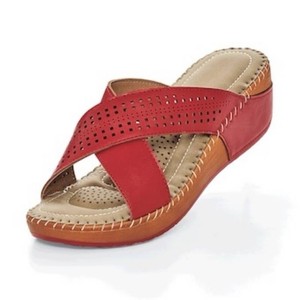 Size 7 wide Daria Slide