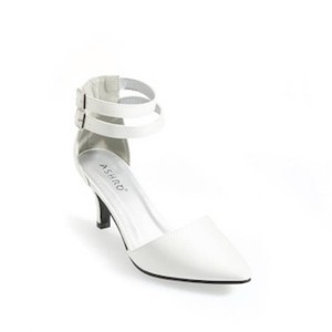 Size 9 wide Camlo Pump with Double Ankle Strap