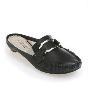 Size 8 wide Rush Hour Slip-On Shoe for Women with Metallic Accent
