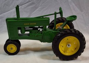 Vintage Ertl John Deere 830 Die Cast Farm Tractor 116 Scale Toy Collectible