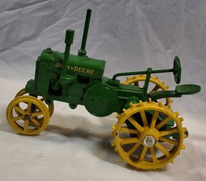 John Deere Model D Cast Iron Toy Tractor w Steel Wheels  1923-1952 Commemorative  8.5