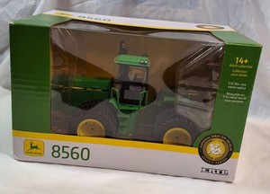 John Deere 8560 132 Scale Tractor  National Farm Toy Museum Select Series w Box