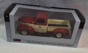 SpecCast 1941 Plymouth Farmall Service Pickup Truck  124 Scale Die-Cast Collectible w Box