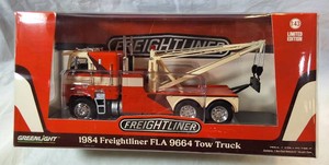 GreenLight 1984 Freightliner FLA 9664 Tow Truck 143 Die-Cast #86631  Limited Edition  New in Box