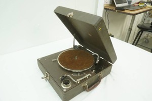 Vintage Portable wind-up suitcase gramophone
