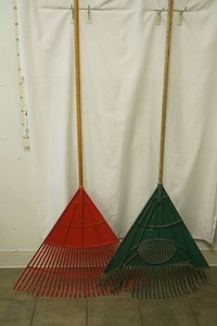 poly lawn rakes (2ct)