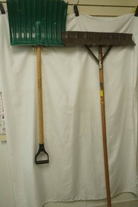 snow shovel & scraper shovel