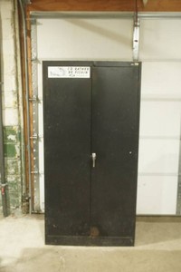 metal storage cabinet with key 36x18x72