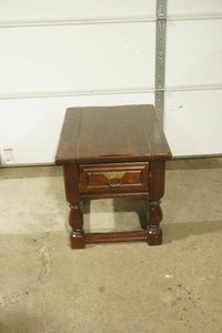 vintage wooden side table with drawer 27x21x22