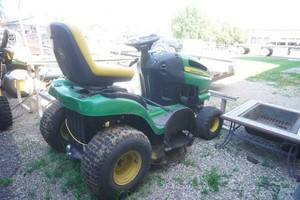 John Deere LA125 Riding Lawn Tractor
