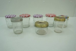 8 jelly jars with lids