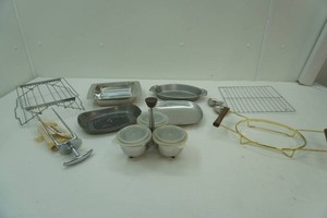 kitchen ware including cooling racks, vintage Carve-ette carving fork, and more