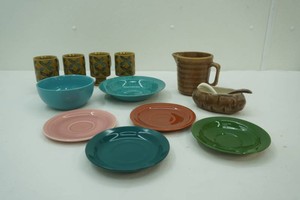 kitchen ware including a set of 4 Otagiri mugs, stonewaere plates and more