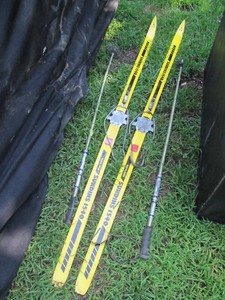 Vintage Sundins 1540 snow skis with...