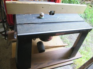 Craftsman router table with router...