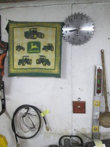 Saw blade wall clock, John Deere ba...