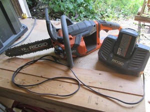 Ridgid 18v Cordless 12in chainsaw w...