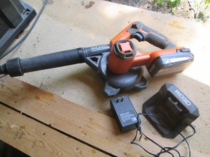Ridgid 18v Cordless leaf blower wit...