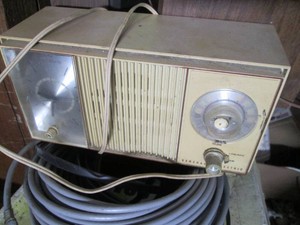 Vintage General Electric clock radi...