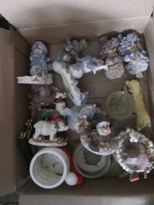 Snowman themed nik naks and figurin...