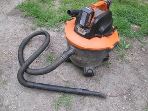 Ridgid 18v Cordless shop vac with h...
