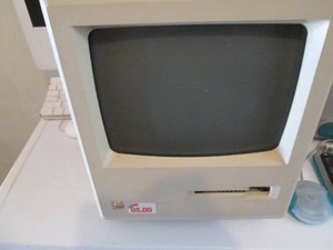 Vintage Apple Macintosh 512k comput...