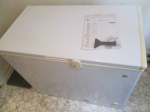 GE mid size lockable chest freezer ...
