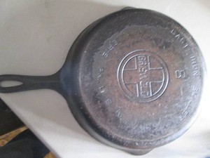 Griswold 8in cast iron skillet...