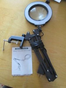 Lighted extending magnifying glass...