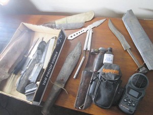 Assortment of fixed blade hunting a...