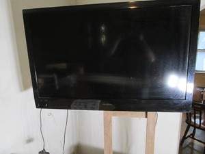 Insignia 42in flat screen tv...