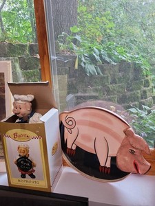 Bistro Collection Pig Kitchen Decor Set Chef Figurine & Serving Platter