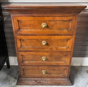 Traditional 4-Drawer Bachelors Chest Mahogany Finish Brass Pulls