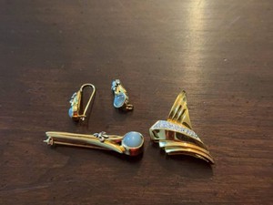 Vintage Gold Tone Costume Jewelry Brooches & Blue Cabochon Earrings