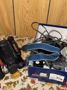 Sony Handycam CCD-TR9 Video8 Camcorder w Power Adapters Cables Strap