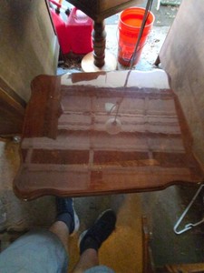 Vintage Queen Anne Style Walnut Accent End Table With Glass Insert Top